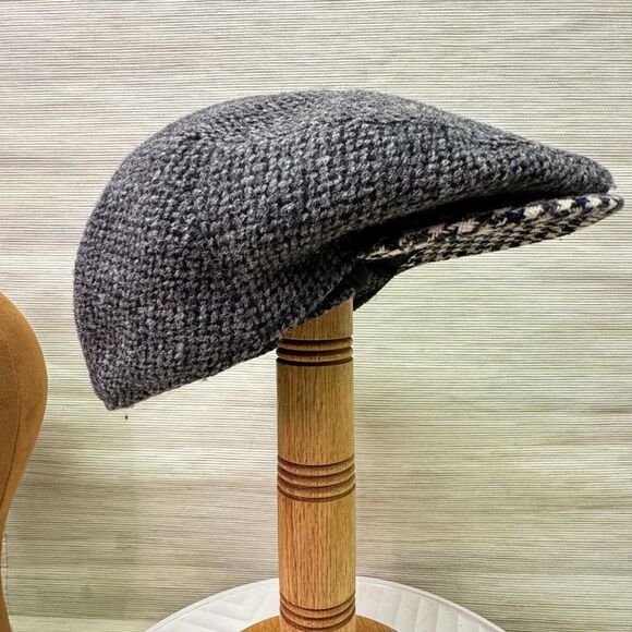 Accessories - Wool flat cap with ear covers, made in Italy, 100% wool
